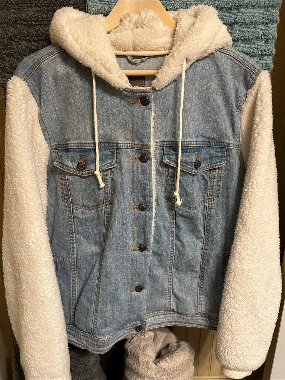Maurice’s Sherpa-Lined Light Wash Denim Jacket with Cream Hoodie
